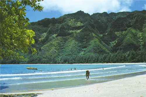 Kahana Bay on the windward side of Oʻahu